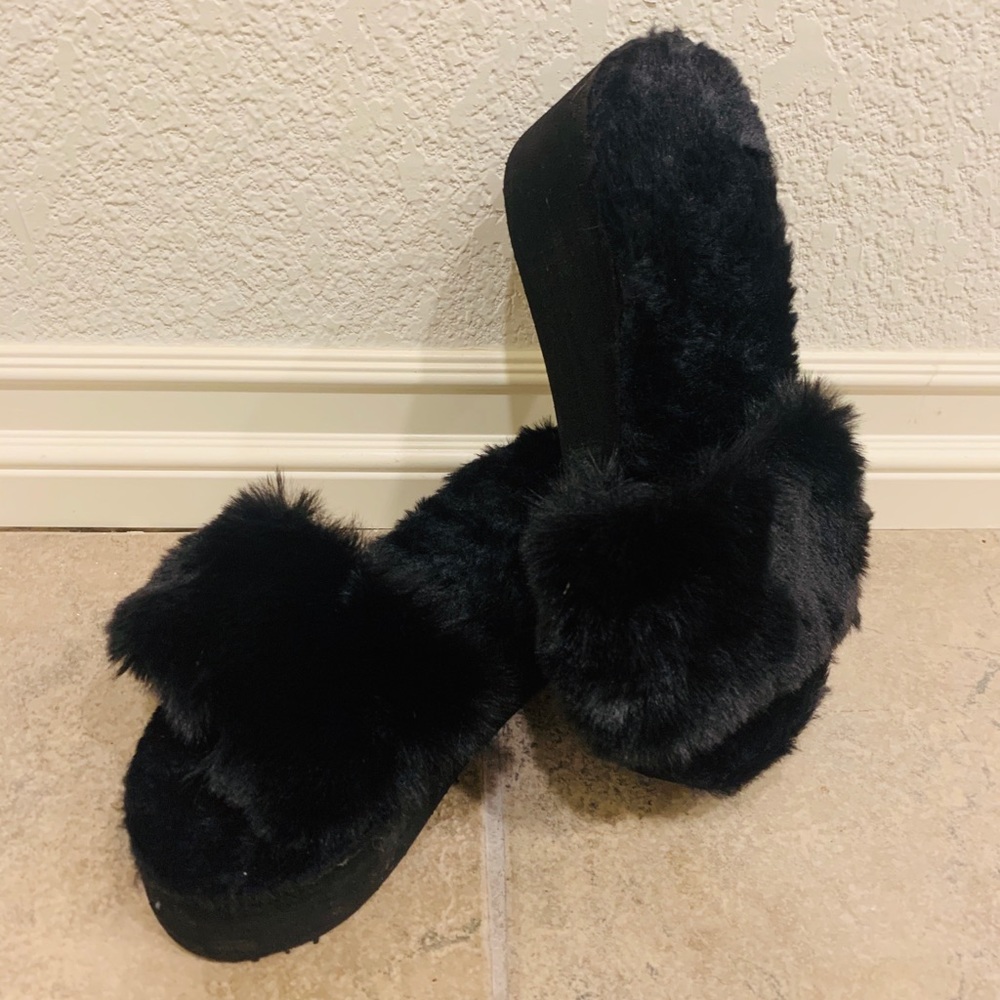 Furry/fuzzy platform sandals
